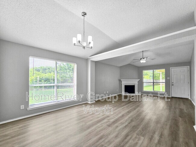 Foto del edificio - 1140 Sandalwood Dr
