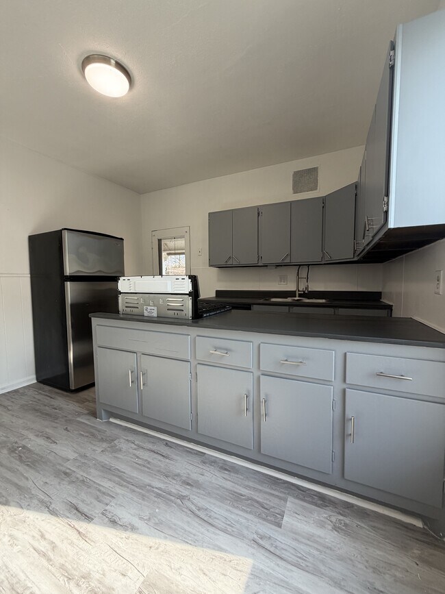 Building Photo - 601 N Church St