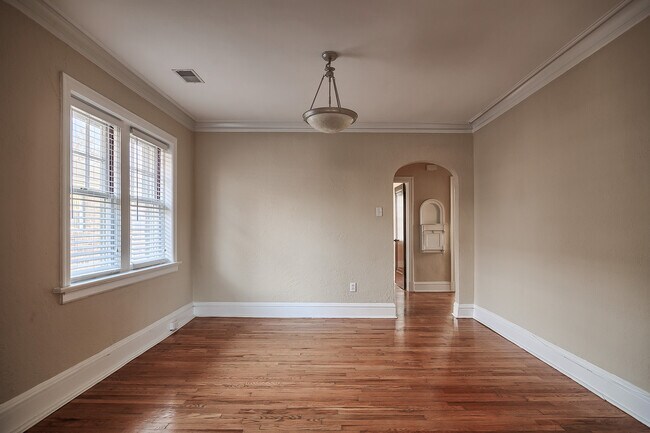 Foto del edificio - 7034 Dartmouth Ave