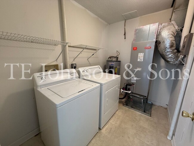 Building Photo - Cozy & Stylish 2BR Home with Fireplace, Su...