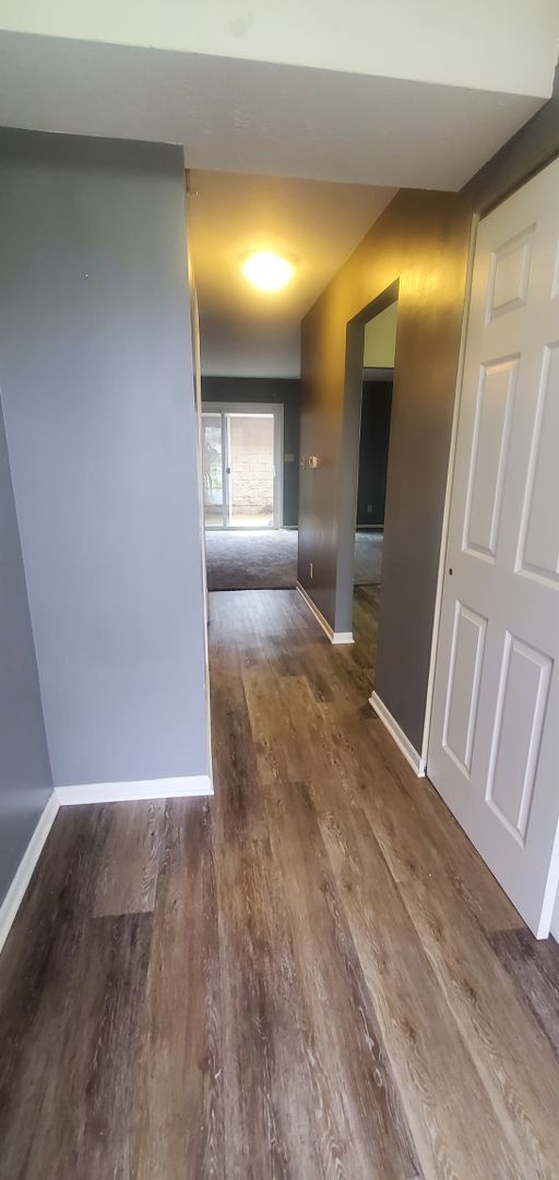 Building Photo - Spacious 2 bedroom 2 bath townhouse