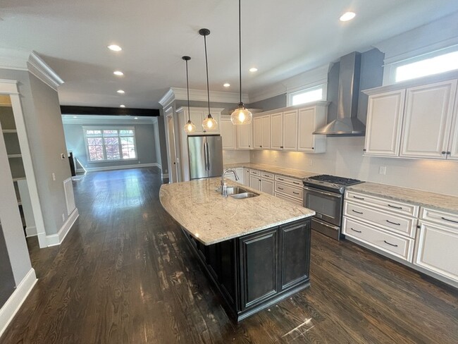 Building Photo - Green Hills/Lipscomb area home built in 20...