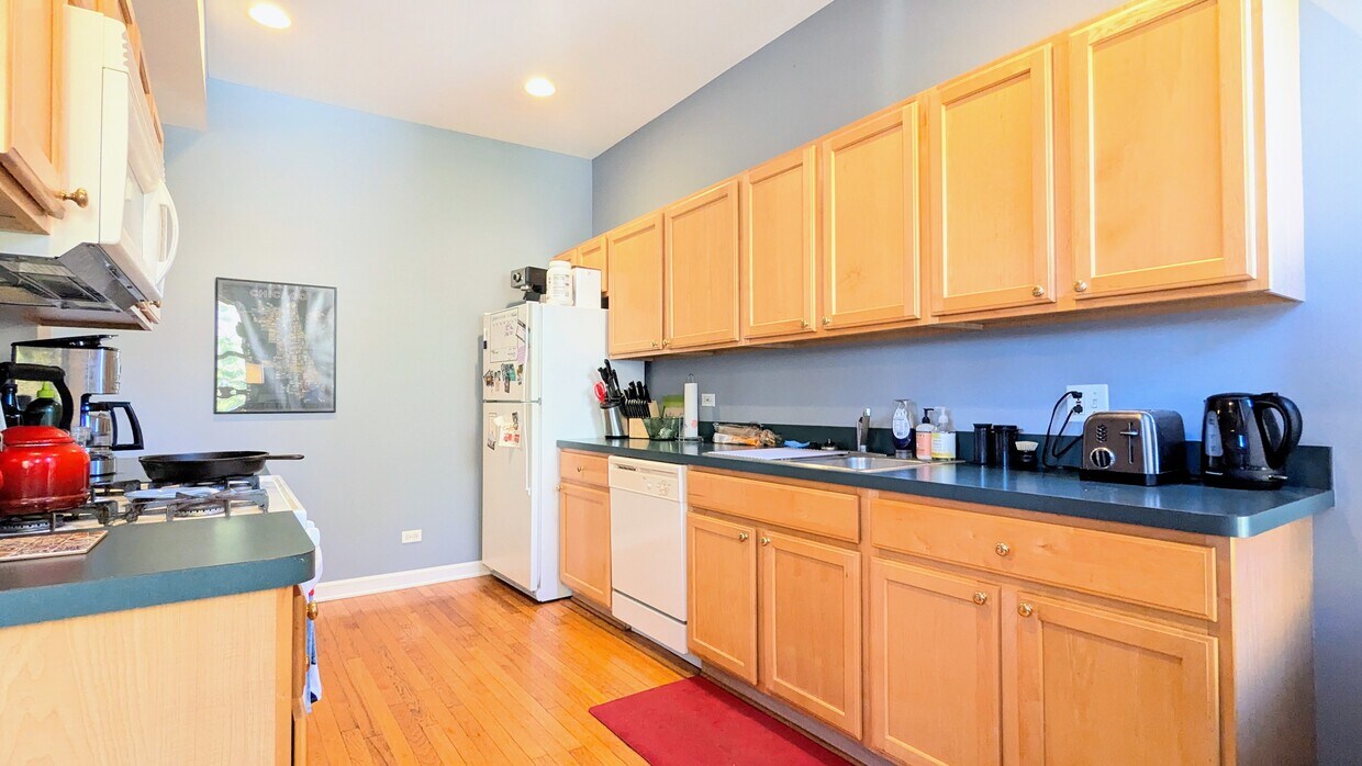 Foto principal - 3719 W Byron St