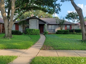Building Photo - 629 Phillips Dr