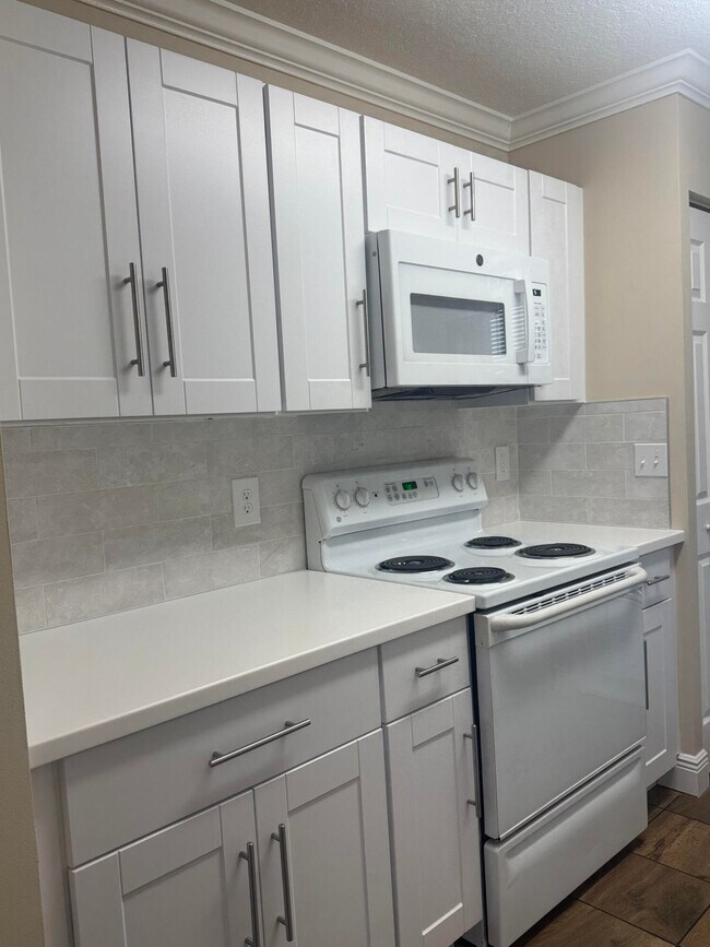 Building Photo - 1139 Town Center Dr