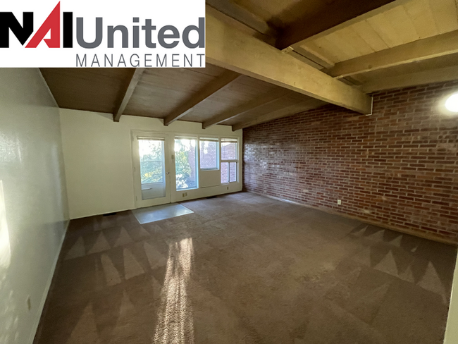 Building Photo - 3 bedroom, 1 bathroom for rent!