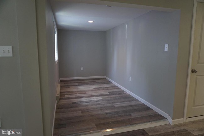 Building Photo - 709 Crystal Dr