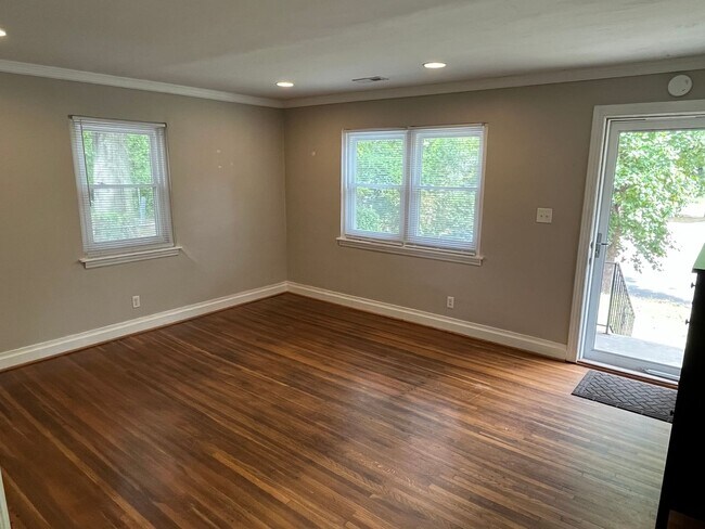 Foto del edificio - Convenient 2 Bedroom Duplex in SouthEnd