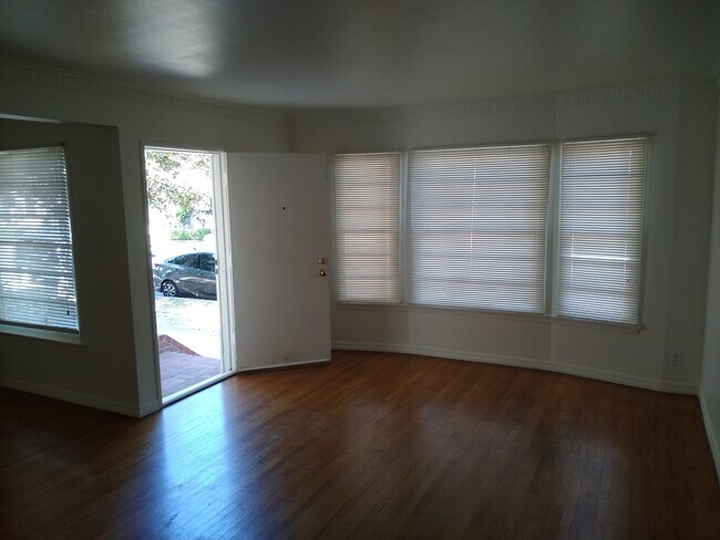 Building Photo - 5078 Pickford St