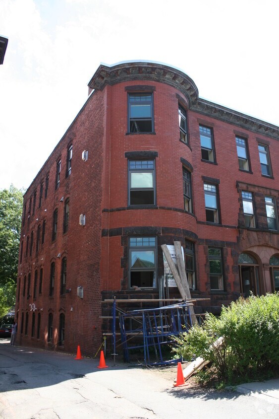 Building Photo - 1803 Beacon St