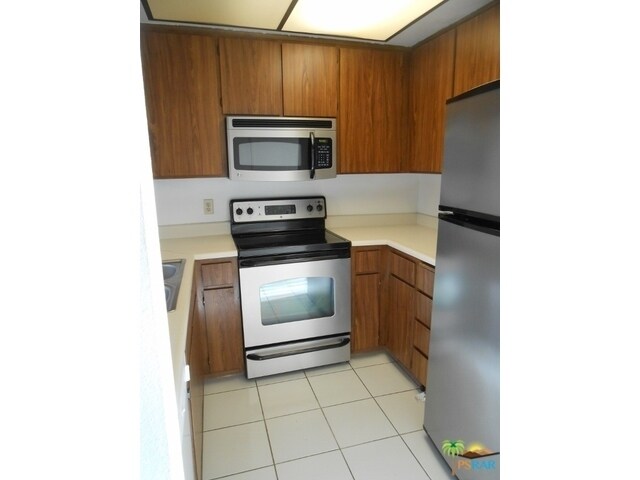 Foto del edificio - 64 Lakeview Cir