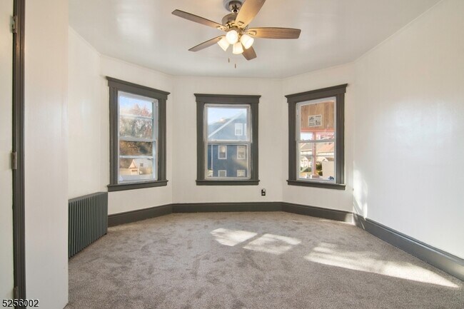 Foto del edificio - 164 Springdale Ave