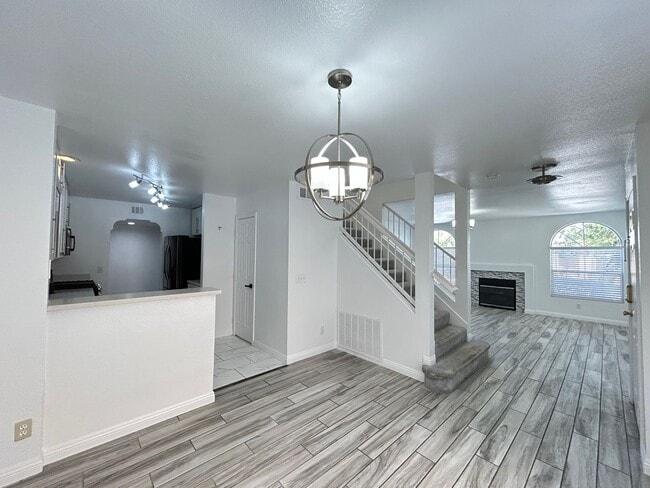 Building Photo - Charming Summerlin Townhouse 3 Bedroom 2.5...