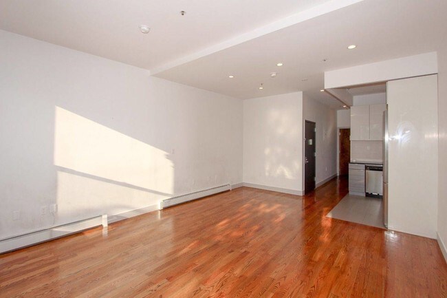 Building Photo - 405 Franklin Ave