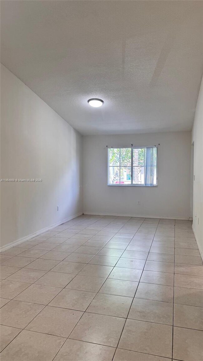 Foto del edificio - 2931 SE 13th Ave