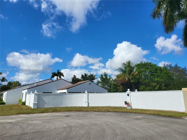 Building Photo - 8435 SW 76th Terrace