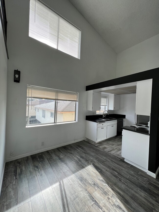 Building Photo - 4336 Ventura Canyon Ave