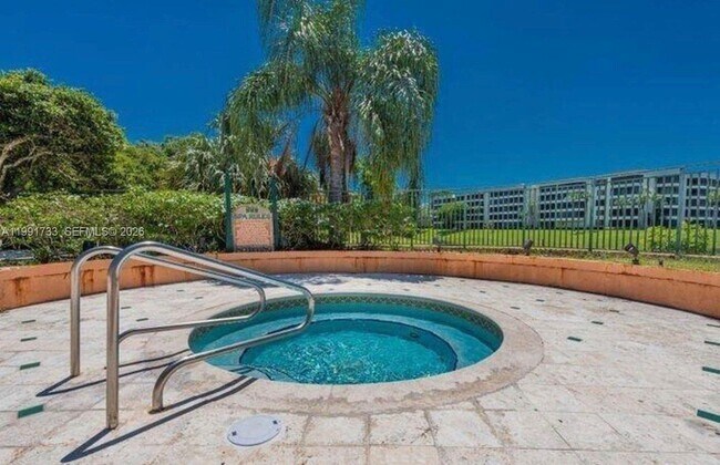 Foto del edificio - 1780 Palm Cove Blvd