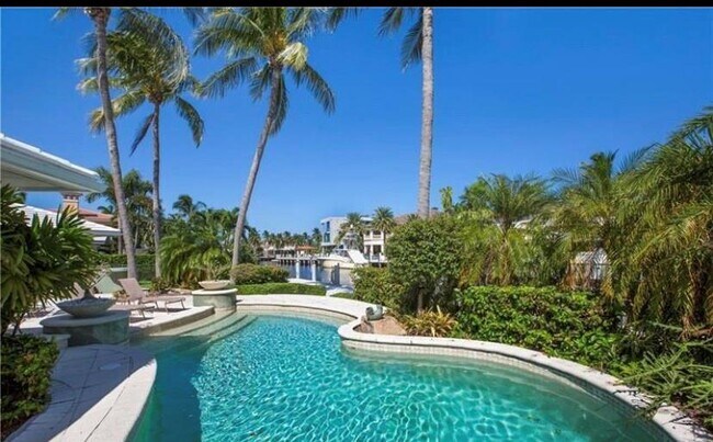 Foto del edificio - 100 Royal Palm Dr