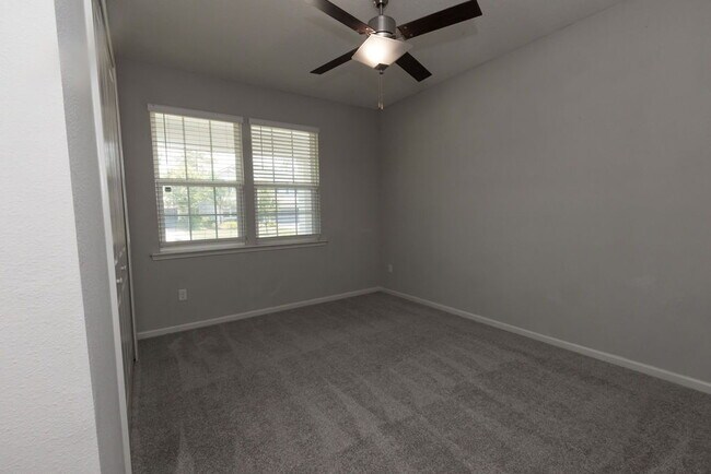 Building Photo - Shearwater, 4 bedroom 3.5 bath home for rent.