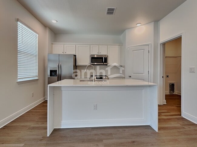 Foto del edificio - 6786 Atlantic Bch Ave