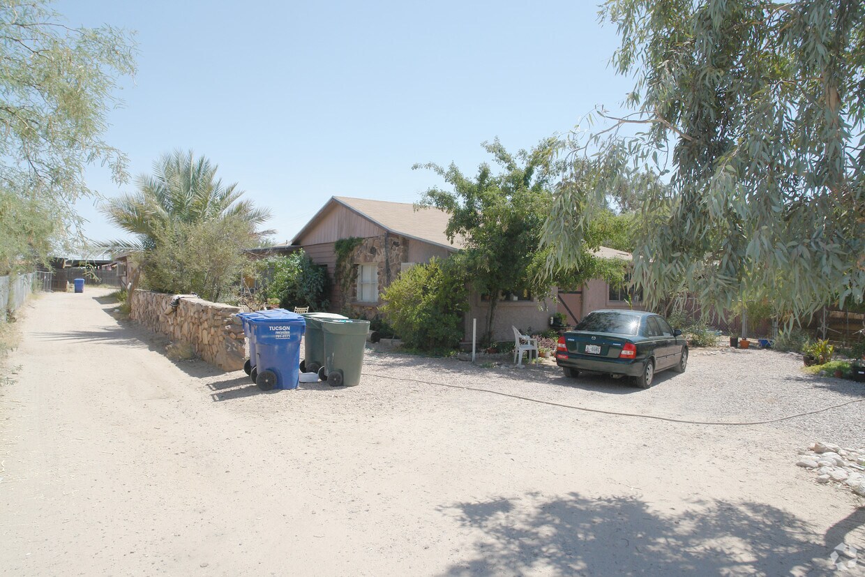 221 W Roger Rd, Tucson, AZ 85705 Apartments in Tucson, AZ
