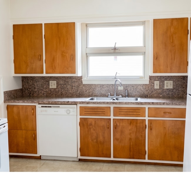 Building Photo - 35759 Glenwood Rd