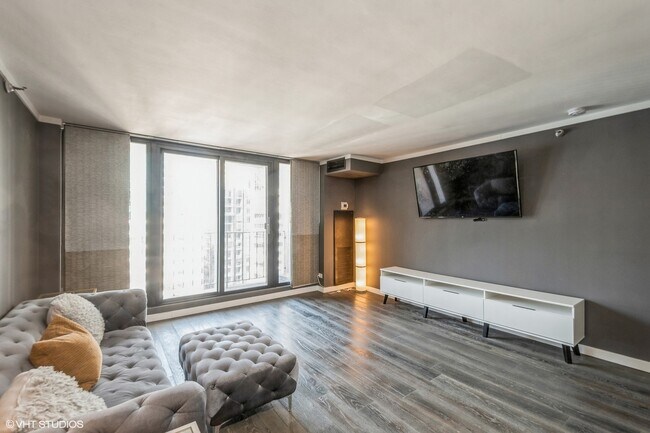 Building Photo - 200 N Dearborn St