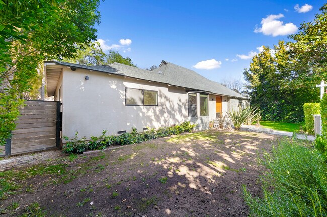 Building Photo - 11761 Bellagio Rd