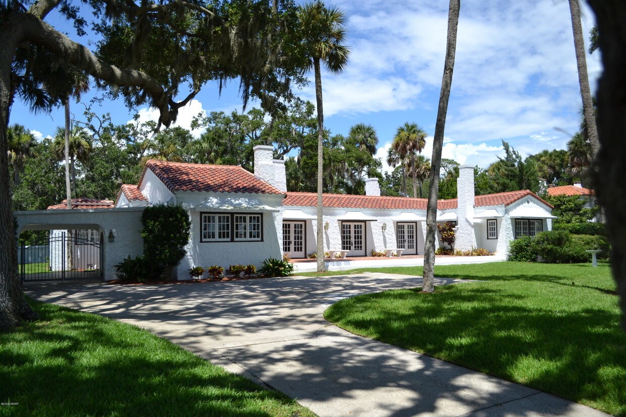 Primary Photo - 636 N Riverside Dr