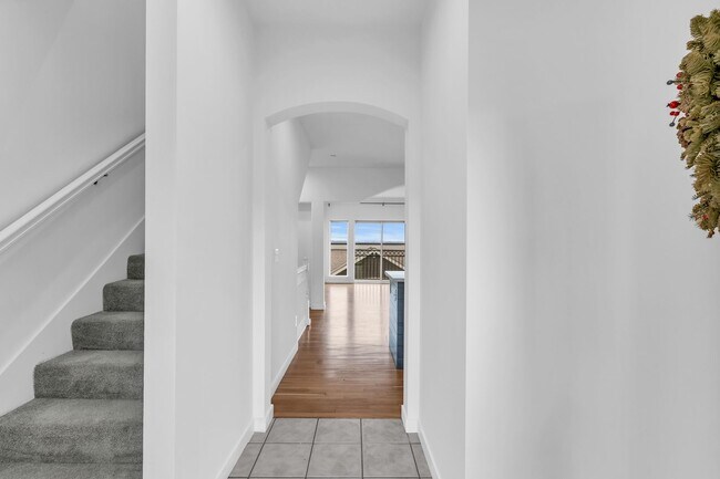 Foto del edificio - Gorgeous 3 bedroom 2.5 bath with views of ...