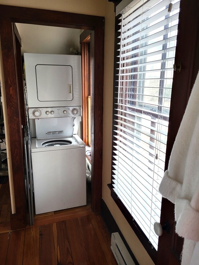 Stacking Washer/Dryer - 25 Beech St
