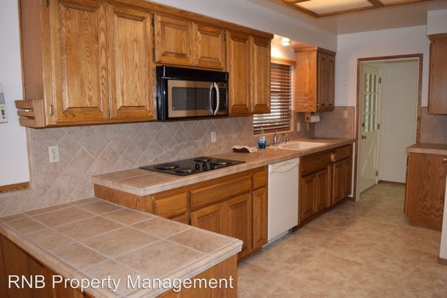 Building Photo - 5712 Raybel Ave