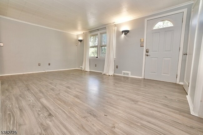 Foto del edificio - 25 Glenview Dr