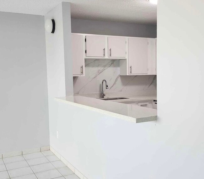 Building Photo - 14840 Naranja Lakes Blvd