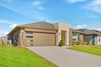 Building Photo - 30010 Reagans Rnch Dr