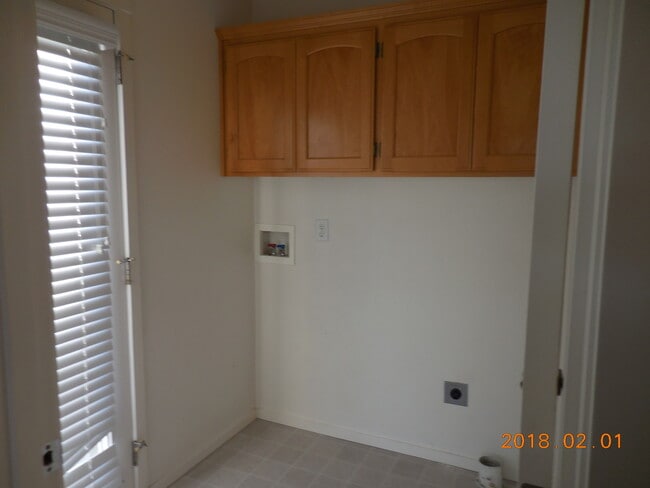 Building Photo - Nice Three Bedroom House