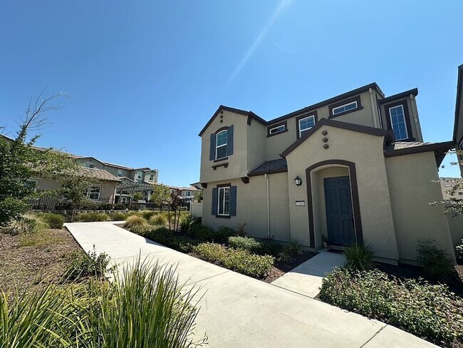 Foto del edificio - 4 bedroom Campus Oaks Home located on a Co...
