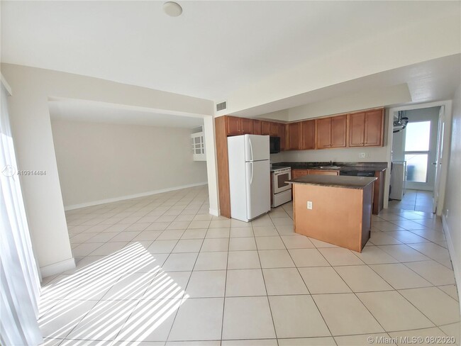 Foto del edificio - 523 SW 1st Ct
