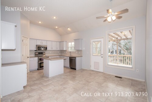 Foto del edificio - 1391 E 155th St
