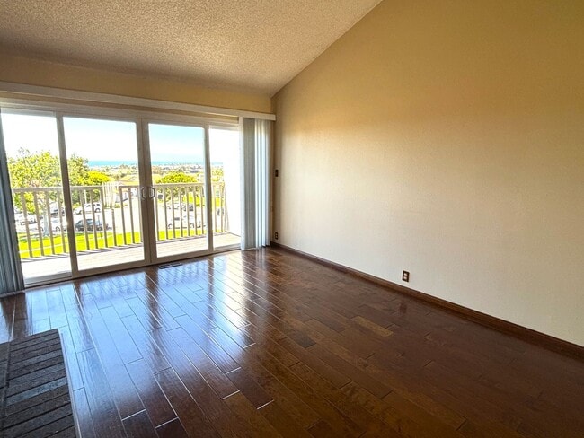 Building Photo - 909 Caminito Madrigal