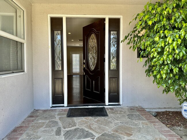 Foto del edificio - 6441 Baird Ave