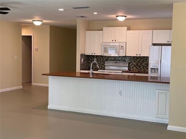 Foto del edificio - 6185 Deming Ave