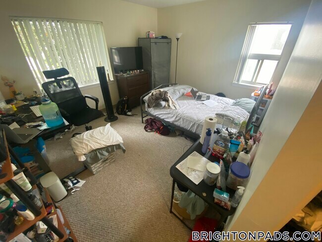 Foto del edificio - 146 N Beacon St