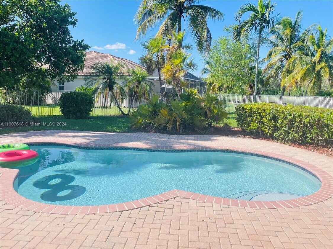 Primary Photo - 1498 Zenith Way, Weston, FL 33327 - 4 BR 2...