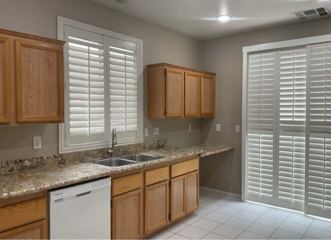 Building Photo - 5952 Hickory Nut Ave