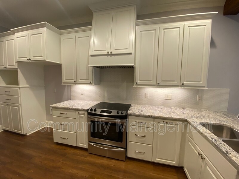 Foto principal - 13802 Azalea Dr
