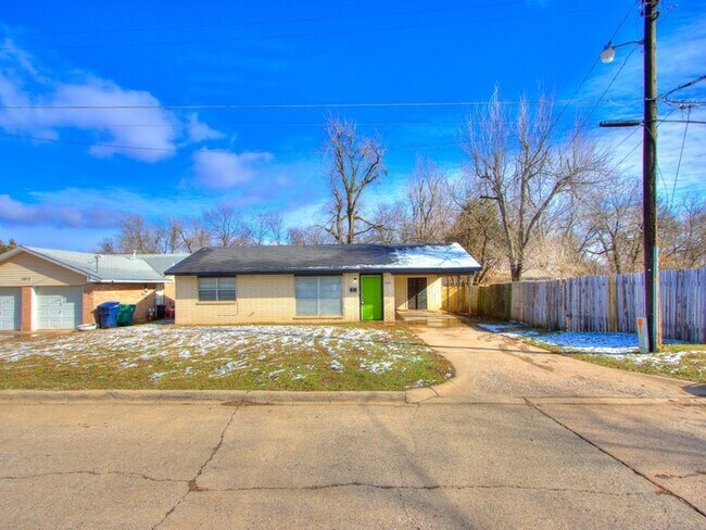 Building Photo - 1608 Magnolia Ave