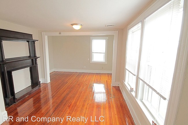 Building Photo - 207 Pine St