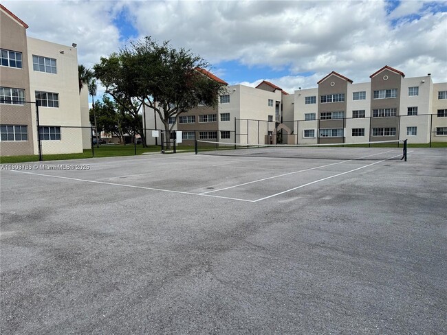 Foto del edificio - 6175 NW 186th St